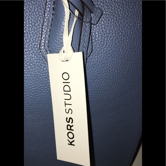 ⭐️HOST PICK⭐️ NWT 💯 Authent Michael Kors Large Convertible Mercer Tote - Picture 4 of 16